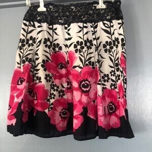 Catch My I White & Black Pink Floral Lined Full Gore Skirt Womens Size S Lace
